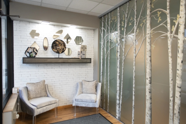 Salon & spa suites off 435 & Roe for sale