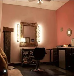 Salon suites & open concept salon in South KCMO
