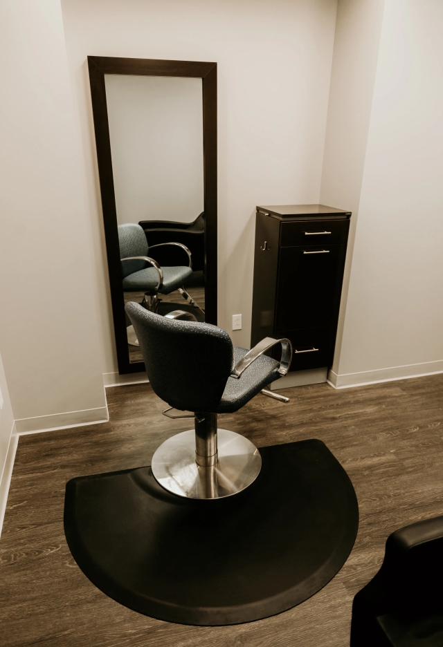 Gorgeous Salon Suites in Affluent Area